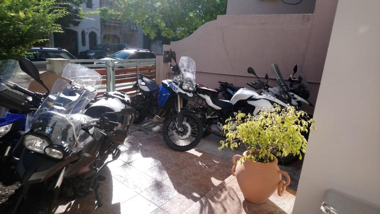 Hostwell Pocitos Guest house *
